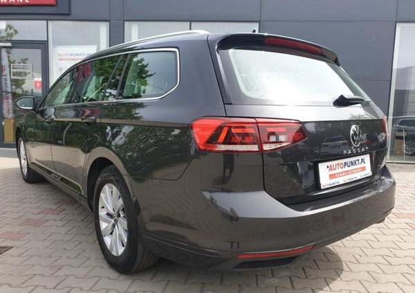 Volkswagen Passat cena 89900 przebieg: 123155, rok produkcji 2021 z Warszawa małe 352